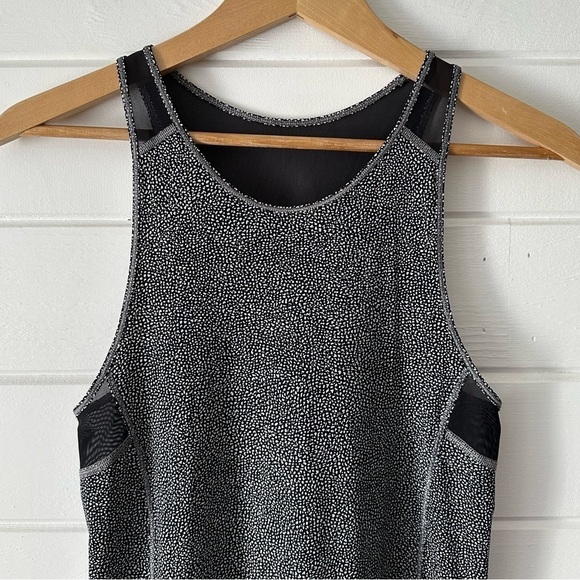 Lululemon Sculpt Tank II Chakra Print Alpine White Black Mesh Breathable Sz 2 - Picture 8 of 9